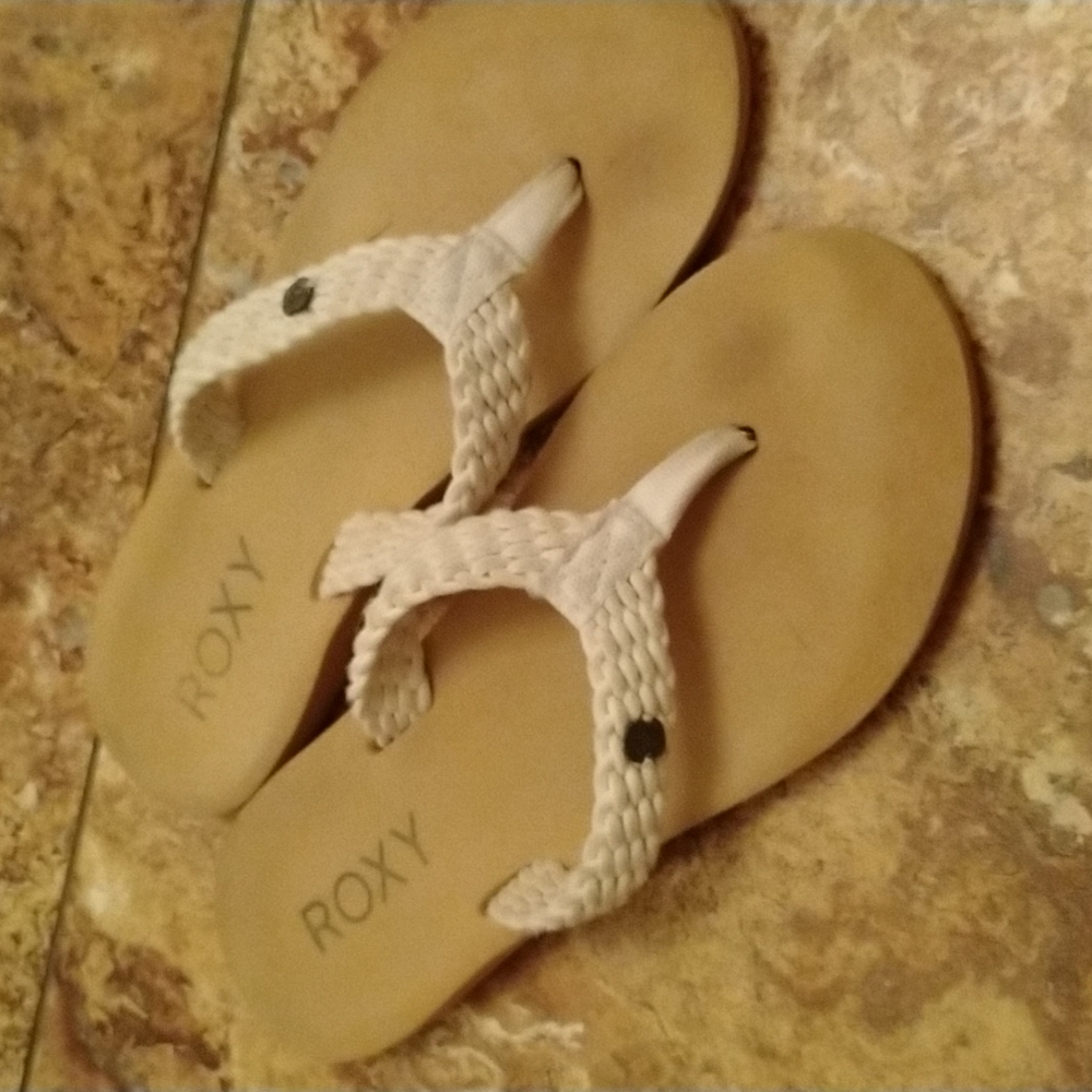Roxy flip flop gently used